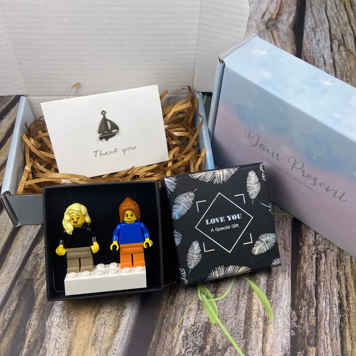 Gift packaging box for custom brick figures